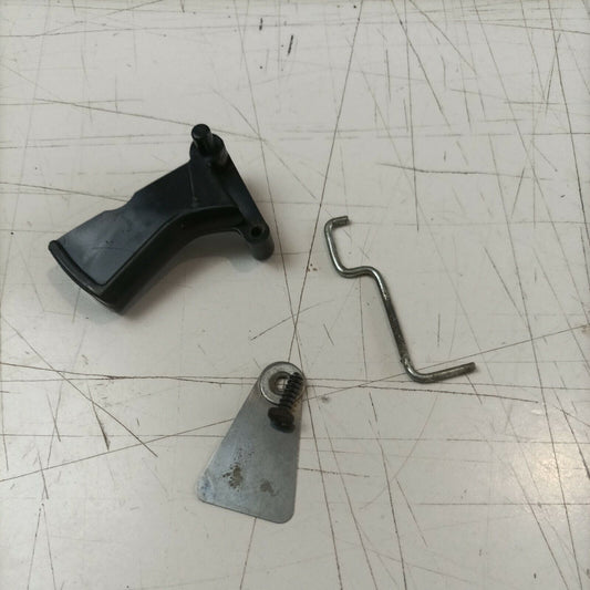 LEVA E TASTO ACCELERAZIONE E LAMELLA PER MOTOSEGA POULAN 2000 2.0 C.I usato