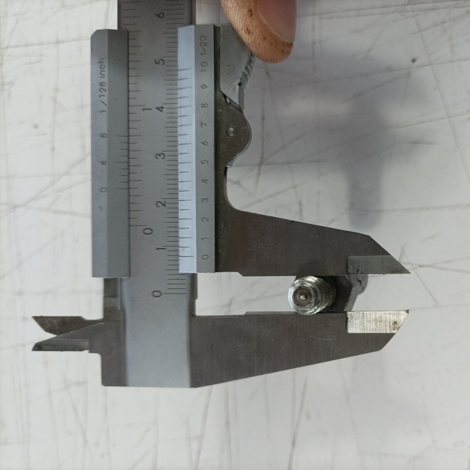 MOTOSEGA OLEOMAC OM 251 PERNO bullone PASSAGGIO CATENA LAMA ricambi usati