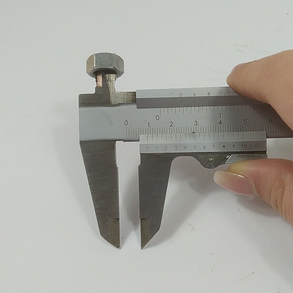 Ricambio per motosega ALPINA 500 DADO LATO VOLANO ALBERO MOTORE usato