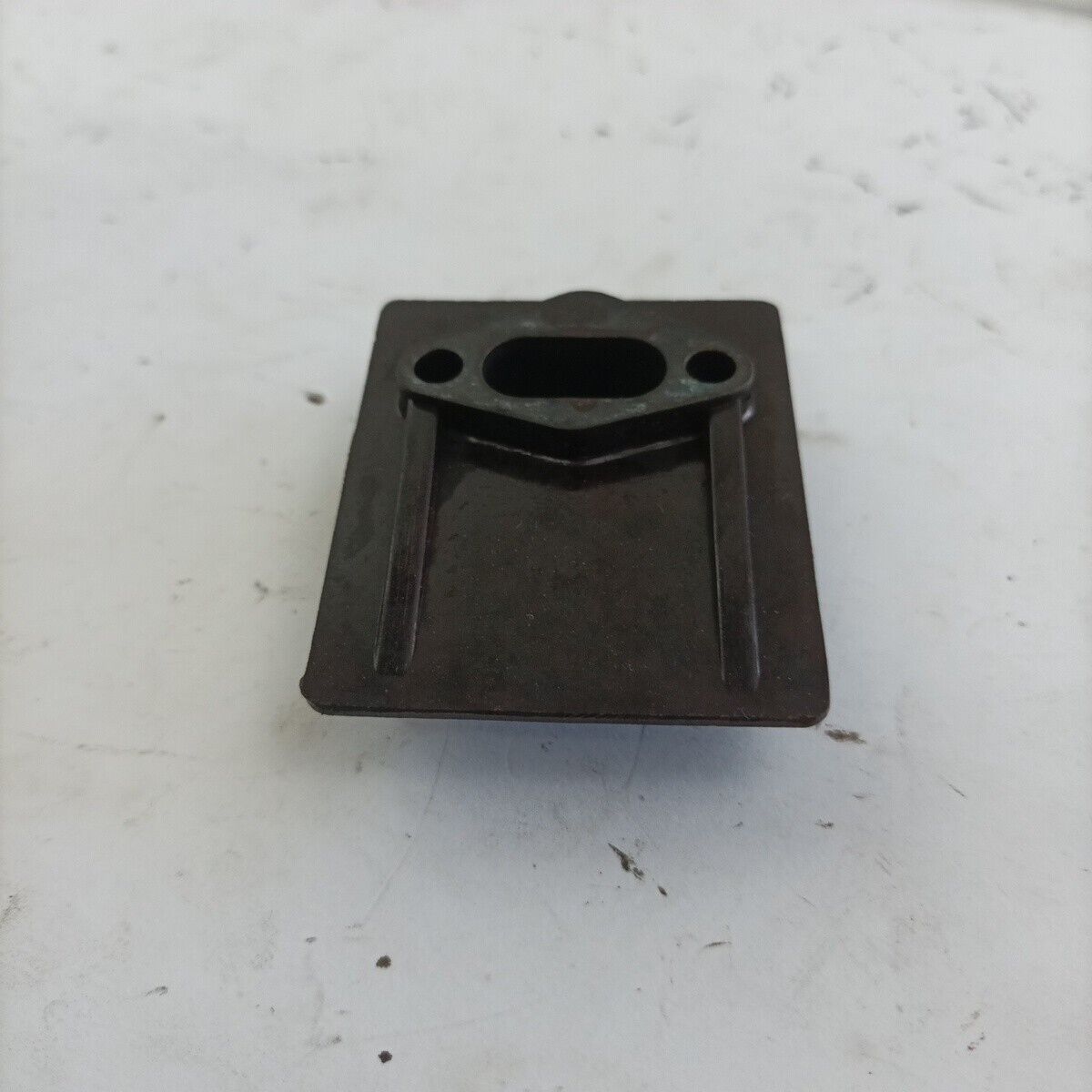 ricambio FLANGIA COLLETTORE CARBURATORE usato per decespugliatore KAWASAKI TD 33