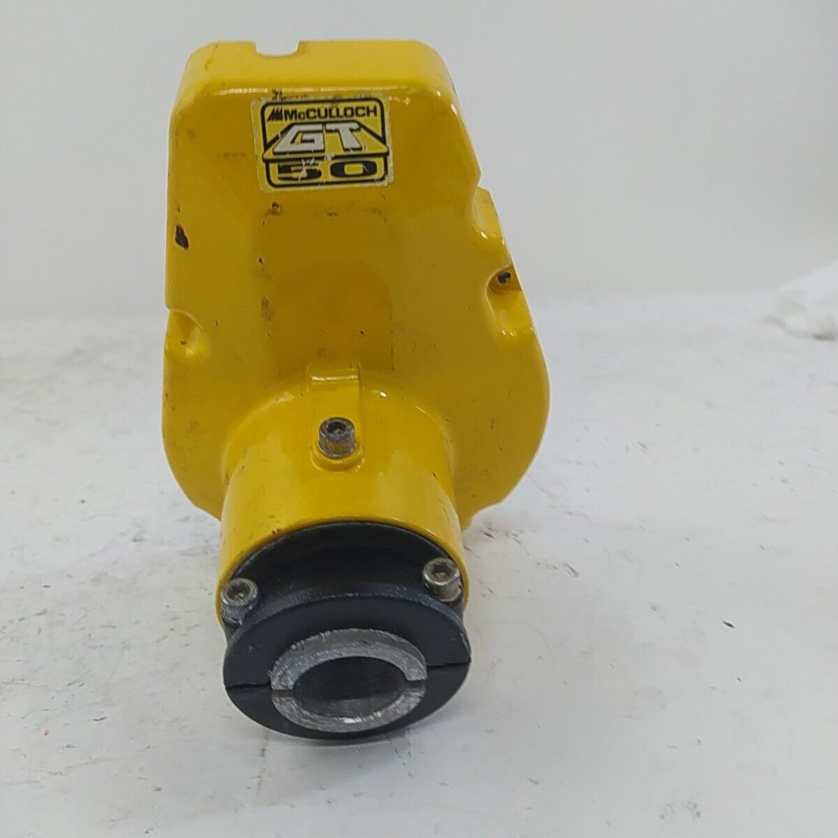 Ricambio SUPPORTO CAMPANA FRIZIONE usato DECESPUGLIATORE MCCULLOCH GT 50