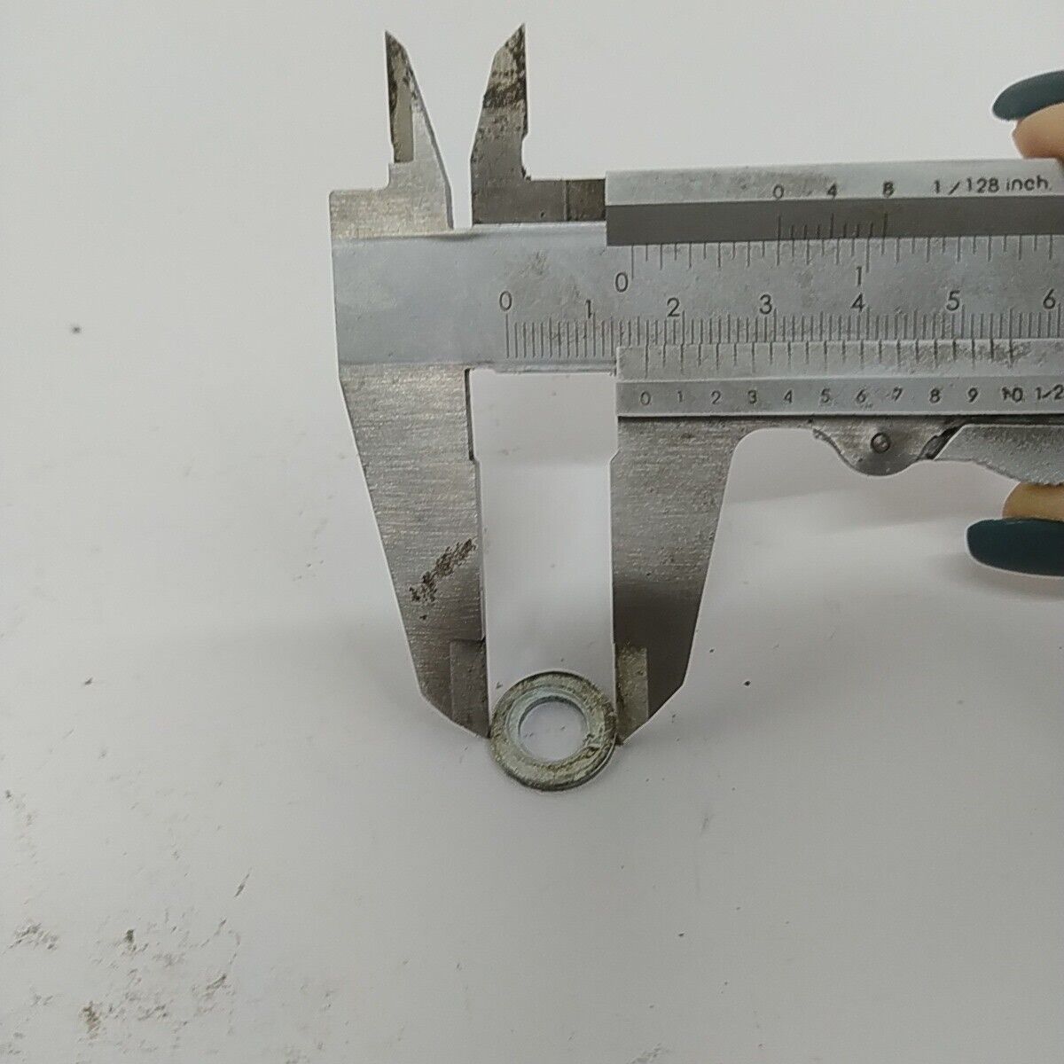 Ricambio usato DADO BULLONE VOLANO per decespugliatore KAWASAKI TG 33