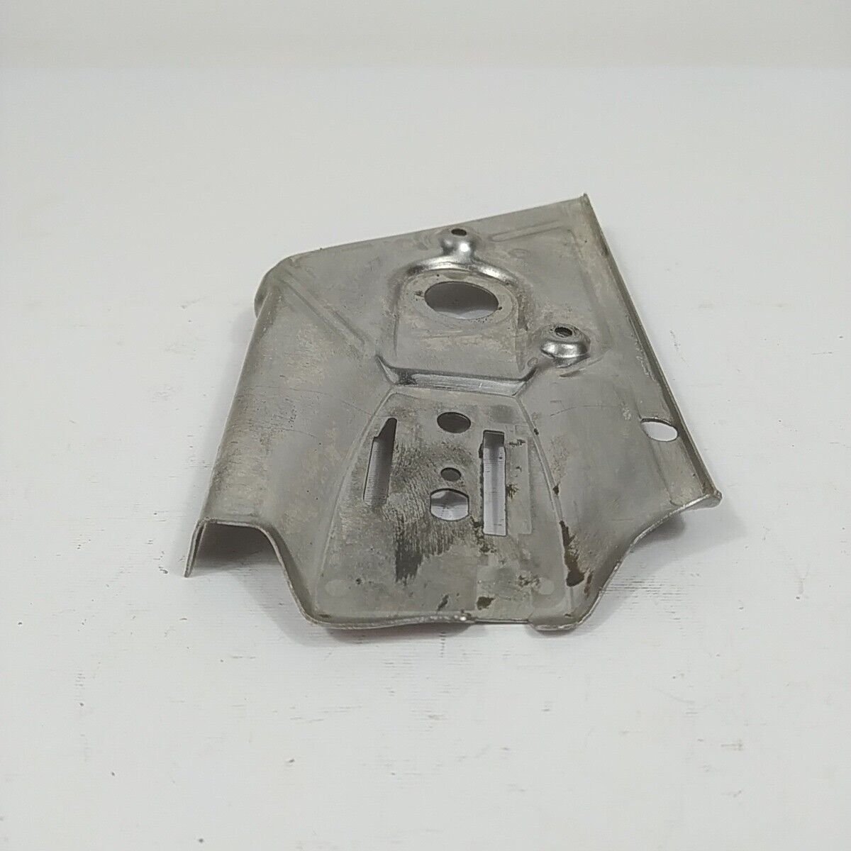 Ricambio per motosega ALPINA 500 PIASTRA COPERCHIO POMPA OLIO FRIZIONE usato