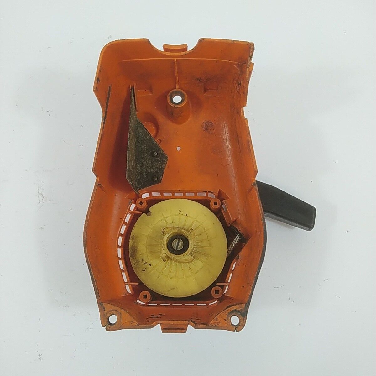 Ricambio usato COPERCHIO DI AVVIAMENTO A STRAPPO per DECESPUGLIATORE EMAK EFCO