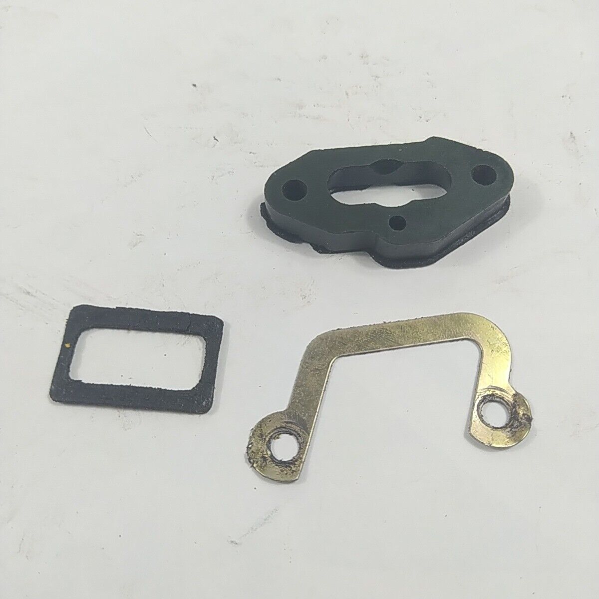 Ricambi FLANGIA COLLETTORE CARBURATORE PER MOTOSEGA MCCULLOCH PRO MAC 555 usati