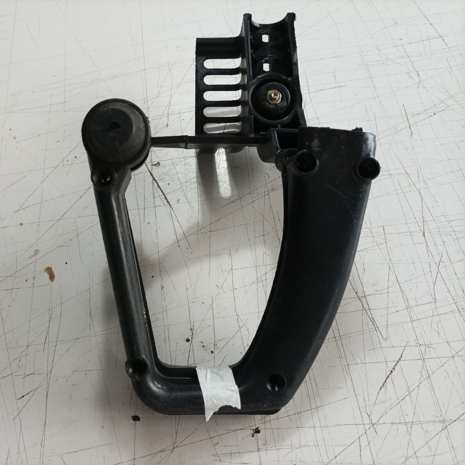 MANIGLIA IMPUGNATURA COMANDI INFERIORE PER MOTOSEGA CASTOR C70 ALPINA A70