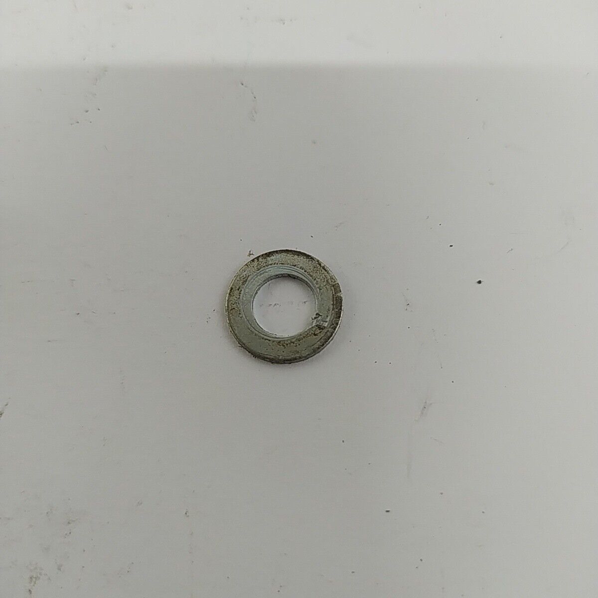Ricambio usato DADO BULLONE VOLANO per decespugliatore KAWASAKI TG 33