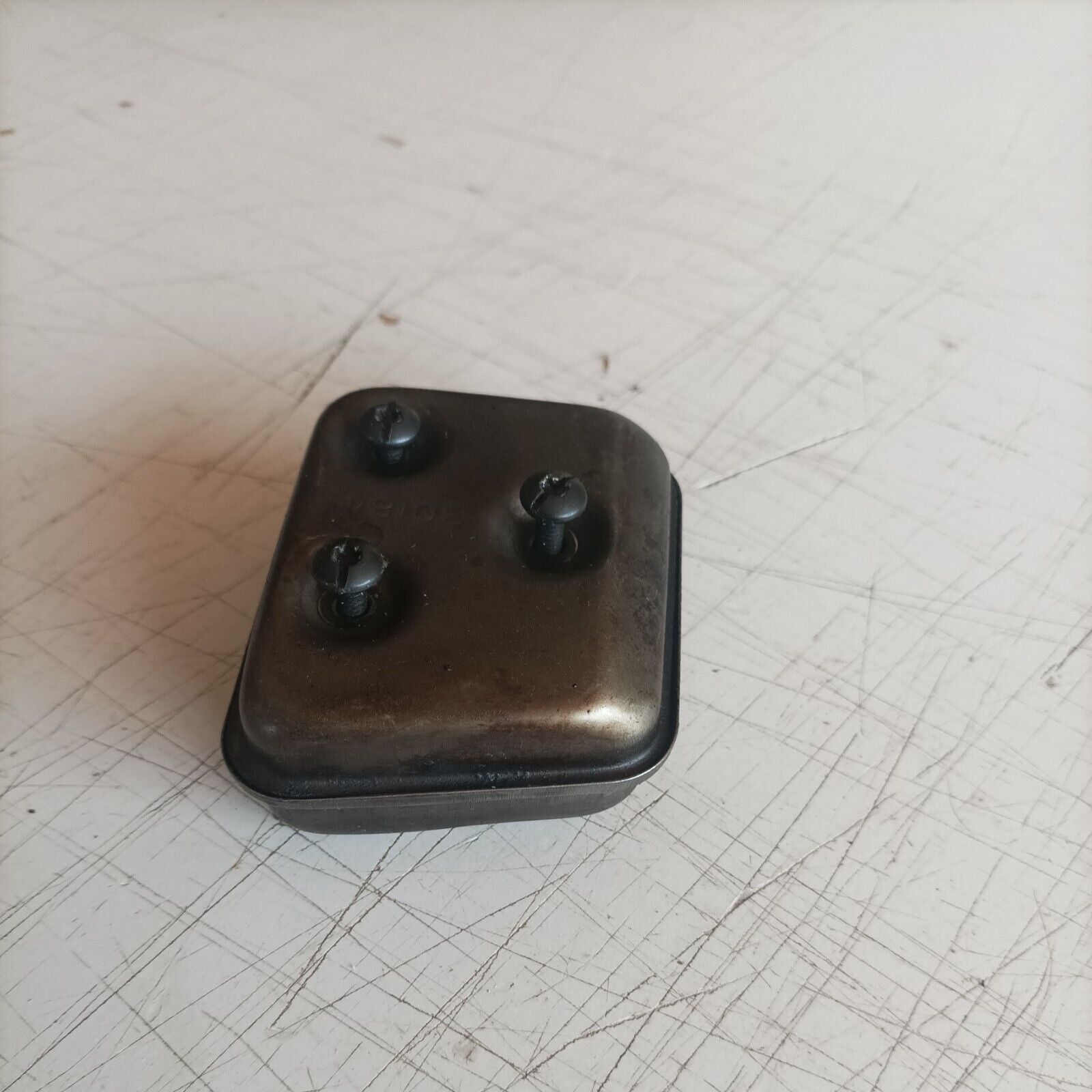 MARMITTA TERMINALE DI SCARICO PER MOTOSEGA KENDO CHAIN SAW CS38 ricambi usati