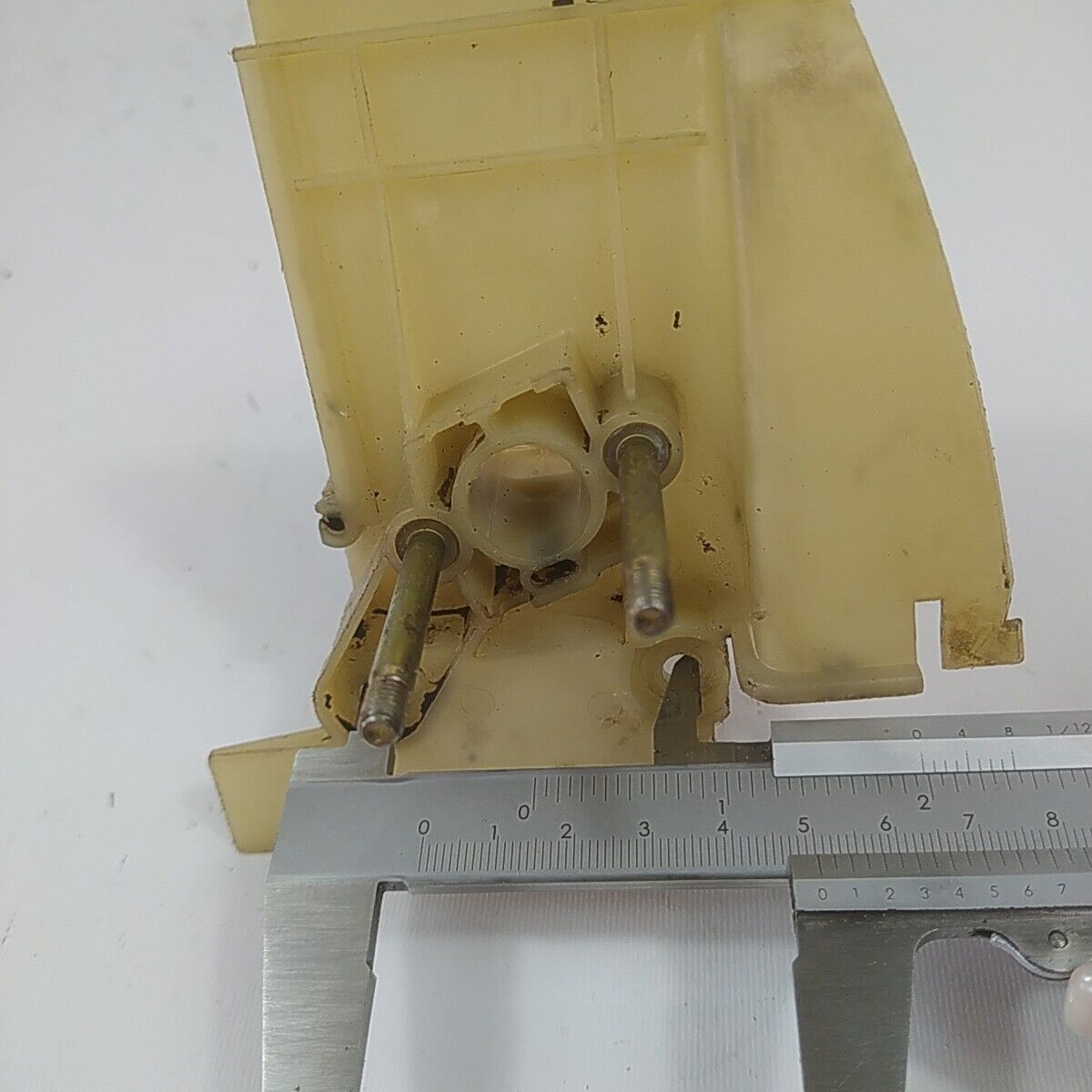 Ricambio per decespugliatore STIHL FS 120 FLANGIA SUPPORTO CARBURATORE usato