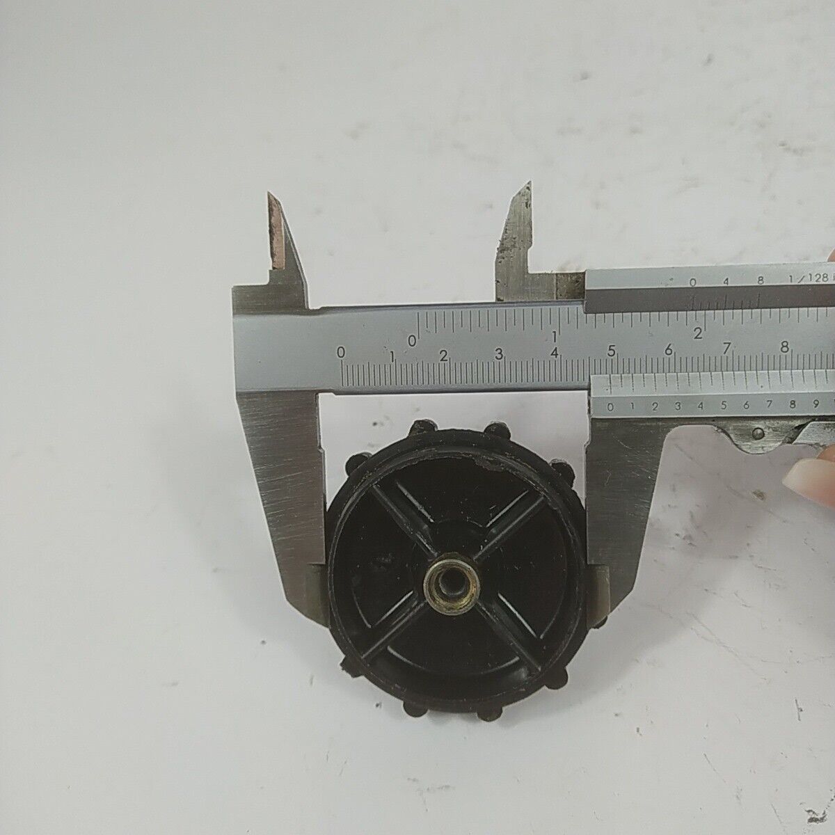 Ricambio per motosega STIHL 08 S VITE COPERCHIO FILTRO ARIA ORIGINALE usato