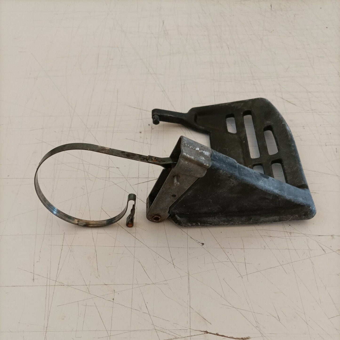 MANIGLIA PROTEZIONE freno frizione PER MOTOSEGA MCCULLOCH PM 480 ricambi usati