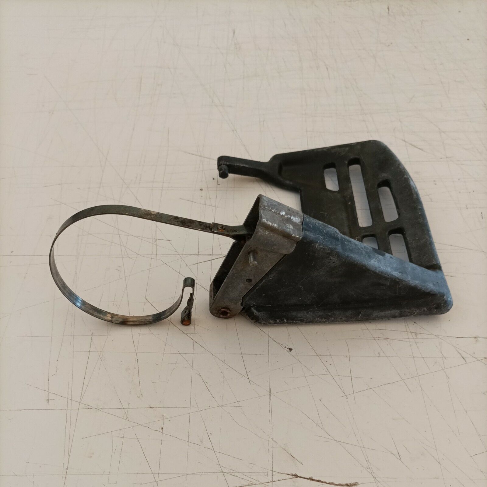 MANIGLIA PROTEZIONE freno frizione PER MOTOSEGA MCCULLOCH PM 480 ricambi usati