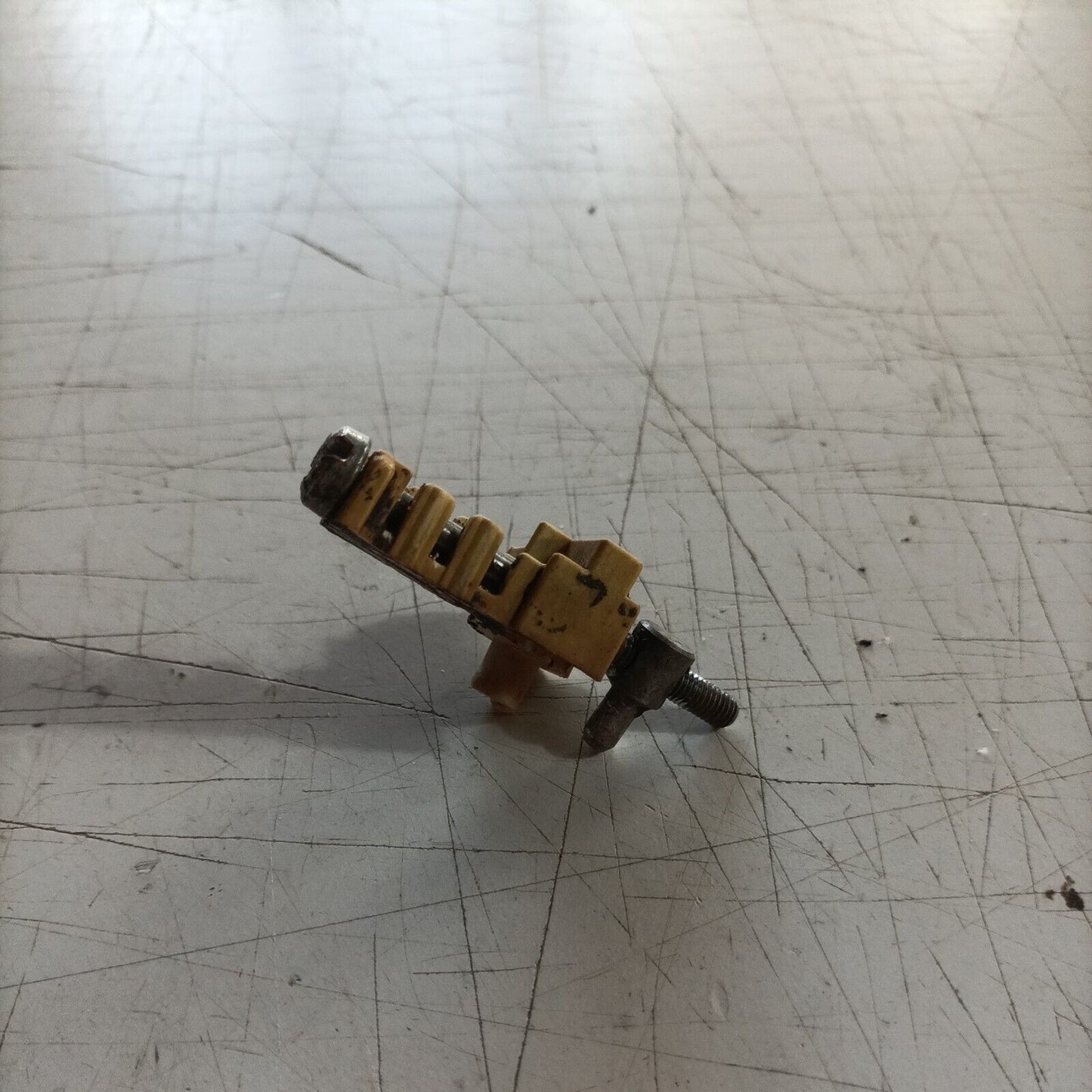 REGISTRO TENDI TENSIONATORE CATENA PER MOTOSEGA STIHL 018 / MS 170 180 017 usato