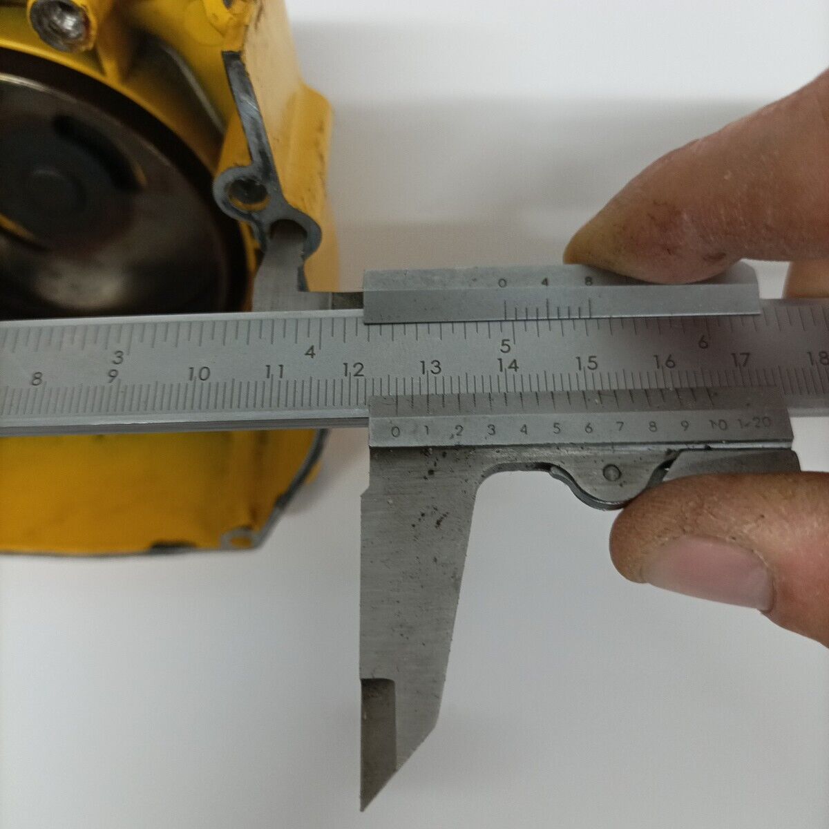 Ricambio supporto CAMPANA FRIZIONE usato decespugliatore EMAK DYNAMAC DB 40 L