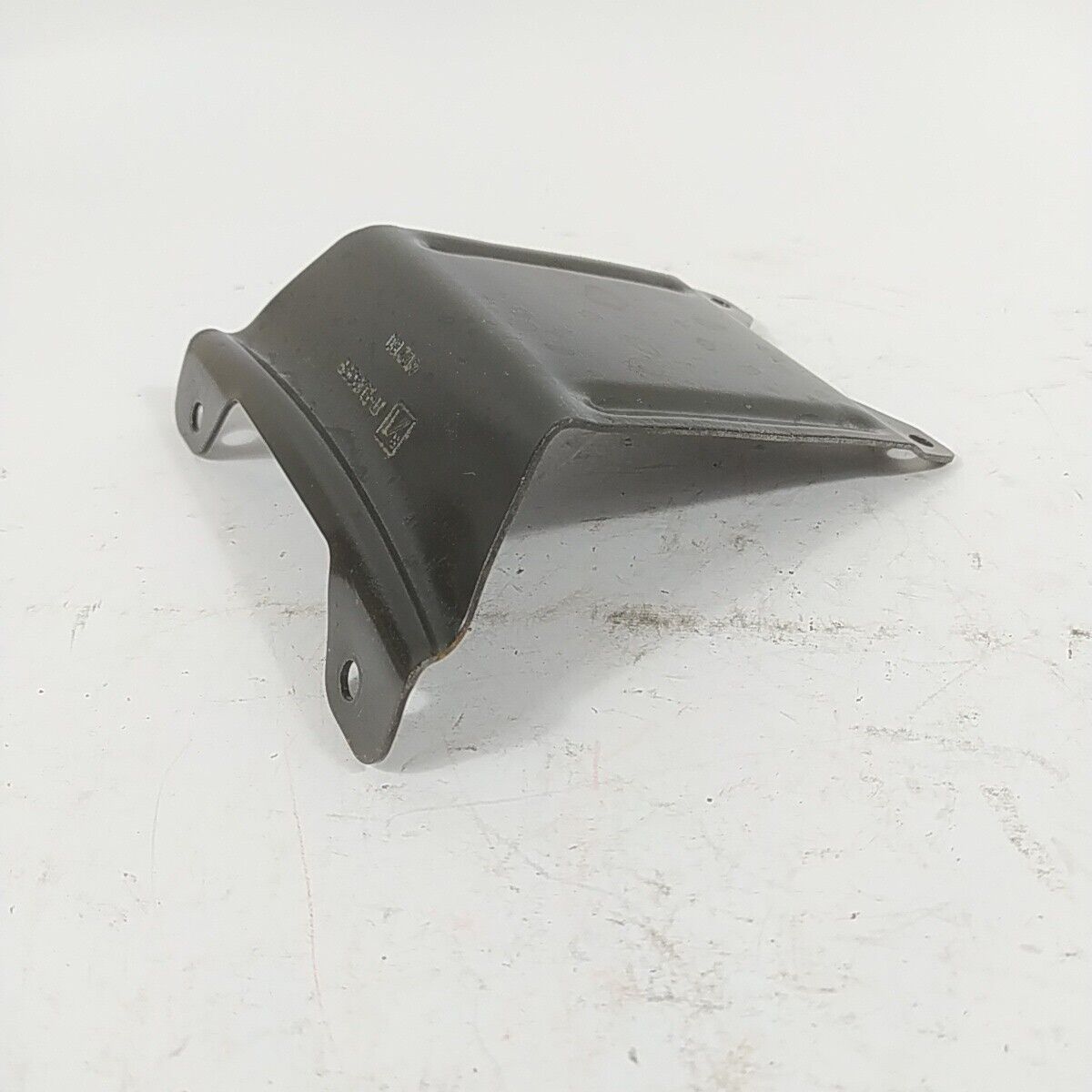 ricambio STAFFA SERBATOIO BENZINA Per motosega ALPINA PROF 70 usato cod. 4122180