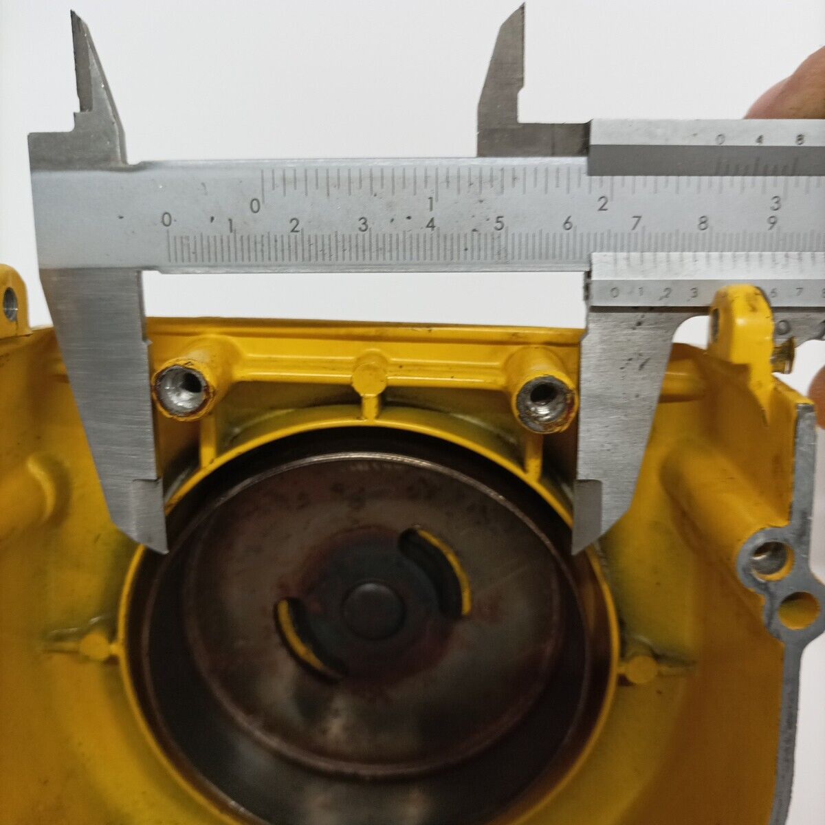 Ricambio supporto CAMPANA FRIZIONE usato decespugliatore EMAK DYNAMAC DB 40 L