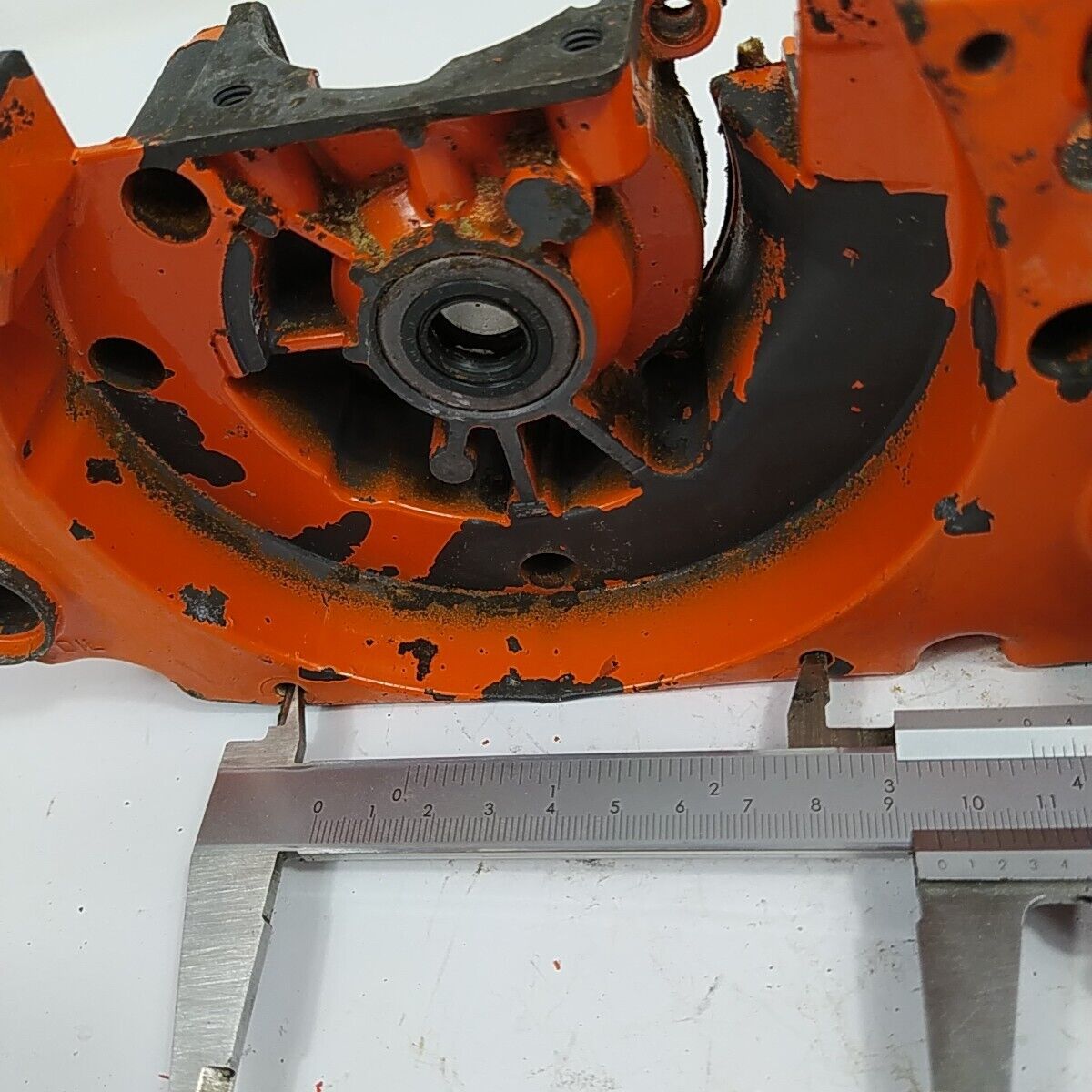 carter motore BASAMENTO CILINDRO PER MOTOSEGA OLEOMAC 254 ANTIBIBRANTE usato