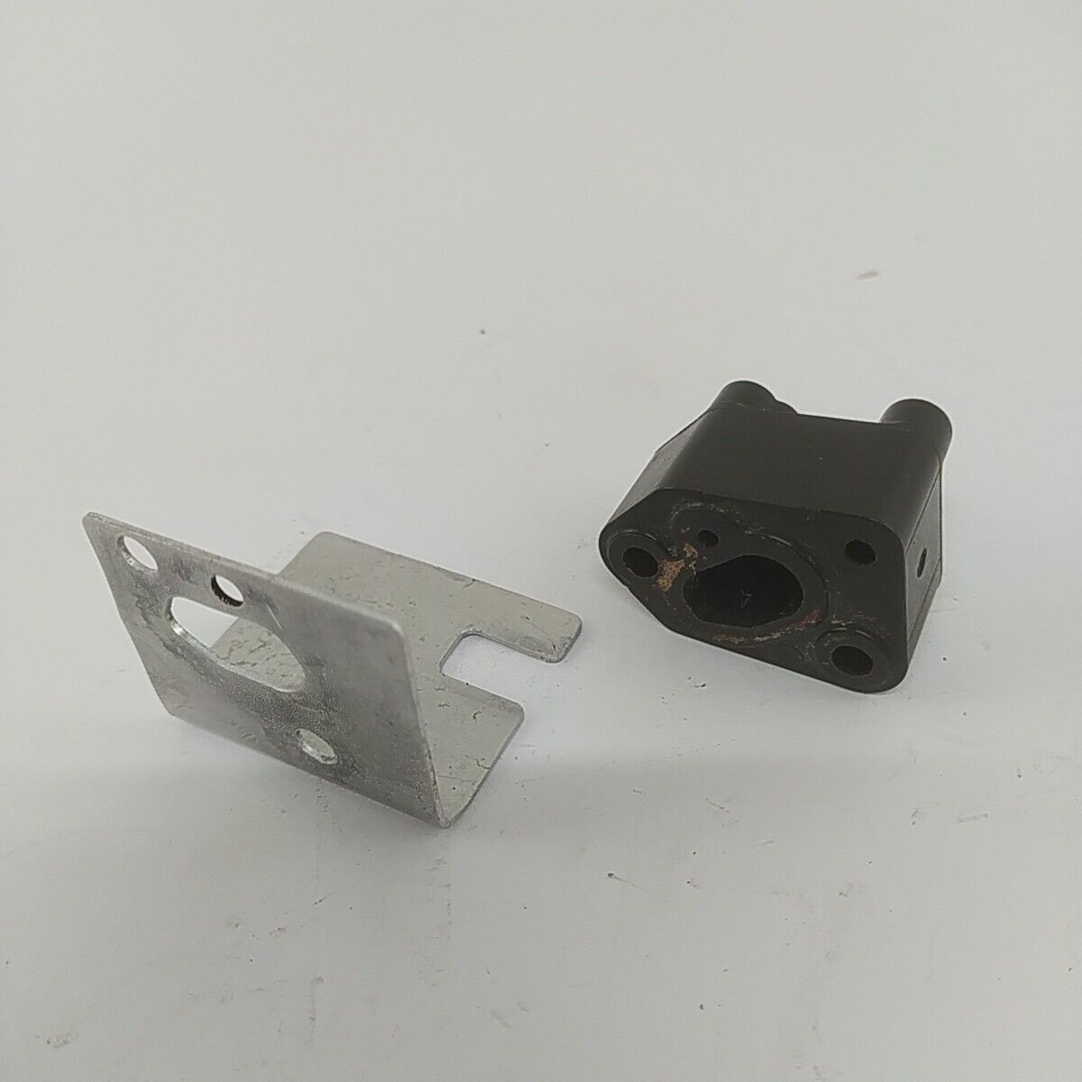Ricambi usati KIT FLANGIA COLLETTORE CARBURATORE decespugliatore MITSUBISHI T200