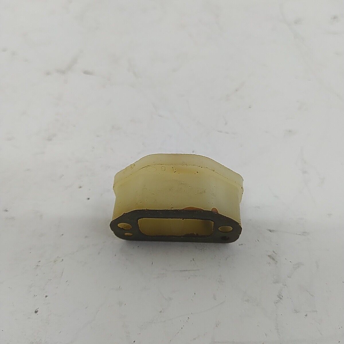 Ricambio usato FLANGIA COLLETTORE CARBURATORE per MOTOSEGA Echo 330 EVL