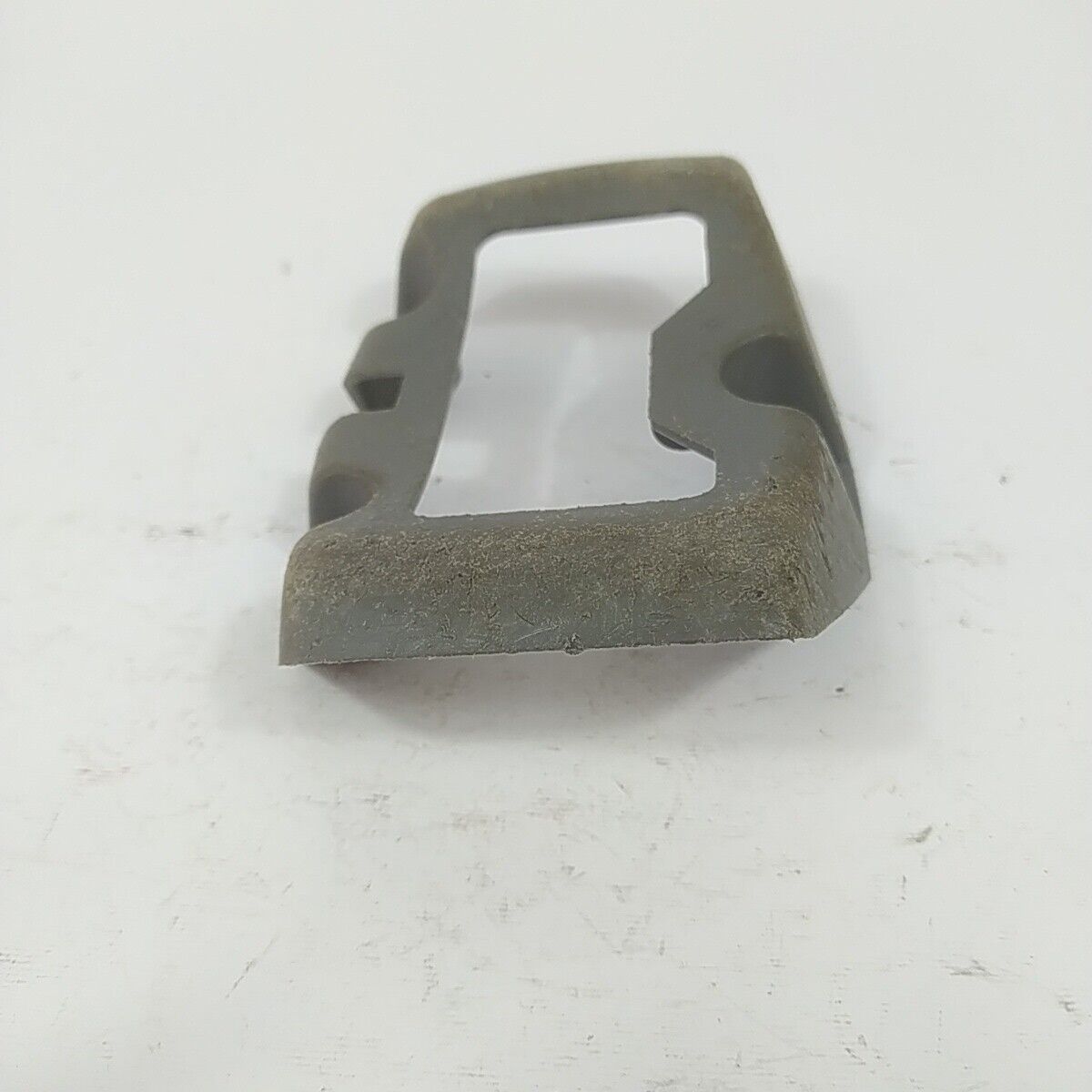Ricambio per decespugliatore EFCO 8250 STAFFA SERBATOIO CARBURANTE BENZINA usato