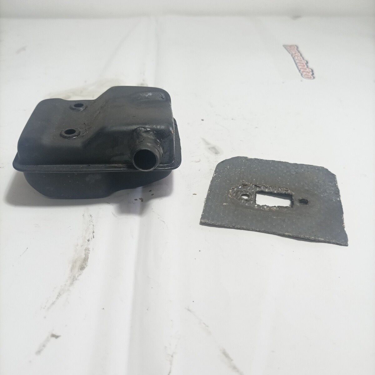 MARMITTA di Scarico SILENZIATORE  Usato per decespugliatore SANDRIGARDEN GBL 26 
