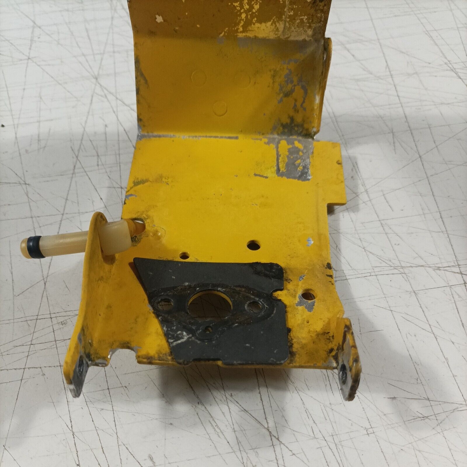 ricambi usati per MOTOSEGA ALPINA A 41 TELAIO SUPPORTO MANIGLIA E COPRI MOTORE