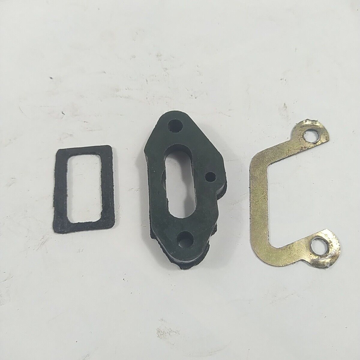 Ricambi FLANGIA COLLETTORE CARBURATORE PER MOTOSEGA MCCULLOCH PRO MAC 555 usati