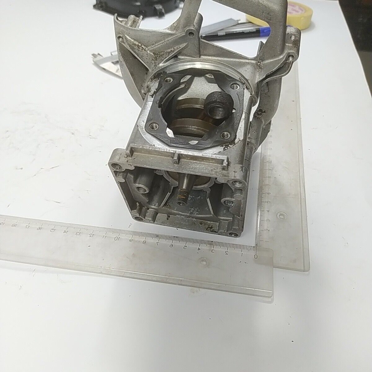 Ricambio BASAMENTO E ALBERO MOTORE Usato decespugliatore Mcculloch ELITE 3000