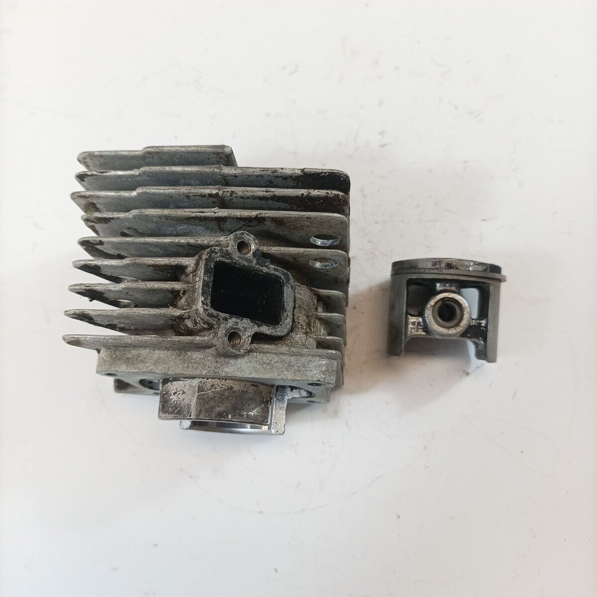 CILINDRO E PISTONE PER MOTOSEGA ALPINA CASTOR P34 TR350 PR350 d 38 ricambi usati