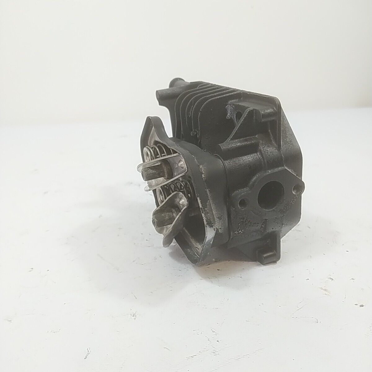 Ricambio TESTATA CILINDRO MOTORE per tosaerba Briggs & Stratton 675 EXi usato