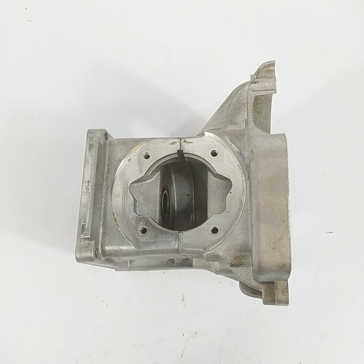 Ricambio usato BASAMENTO CARTER MOTORE decespugliatore Mcculloch ELITE 4200