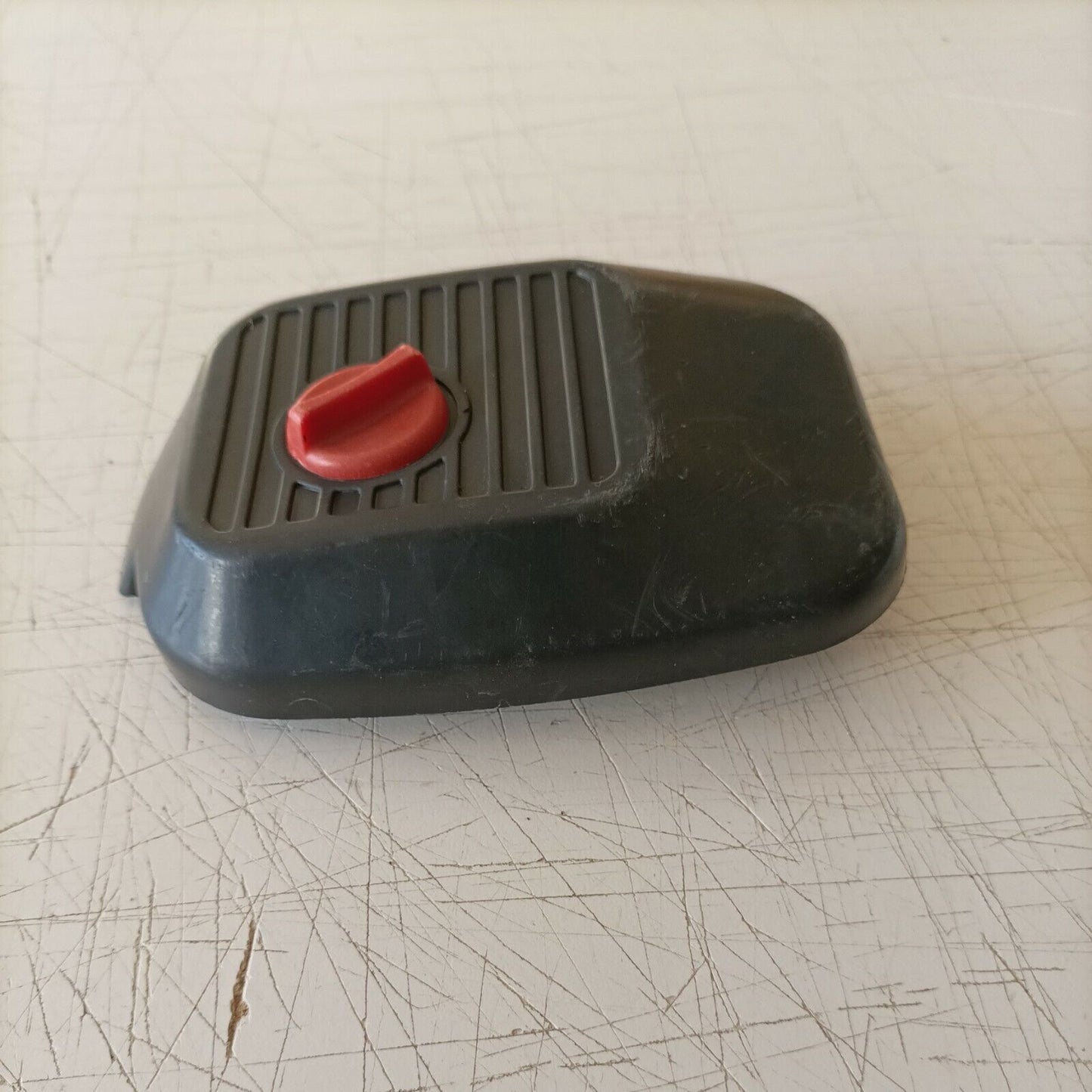 COPERCHIO FILTRO ARIA con vite PER MOTOSEGA SANDRIGARDEN MTD CS 36 ricambi usati