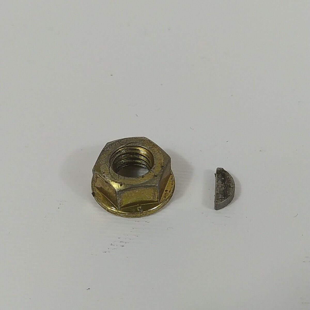 Ricambio usato FERMO E DADO VOLANO decespugliatore Mcculloch ELITE 4200