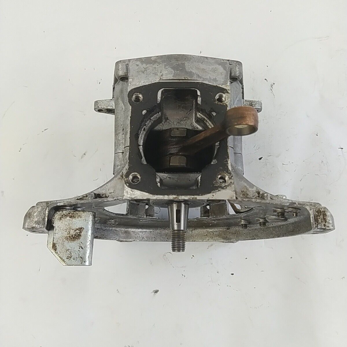 Ricambio CARTER BASAMENTO CILINDRO usato per decespugliatore KAWASAKI TD 40
