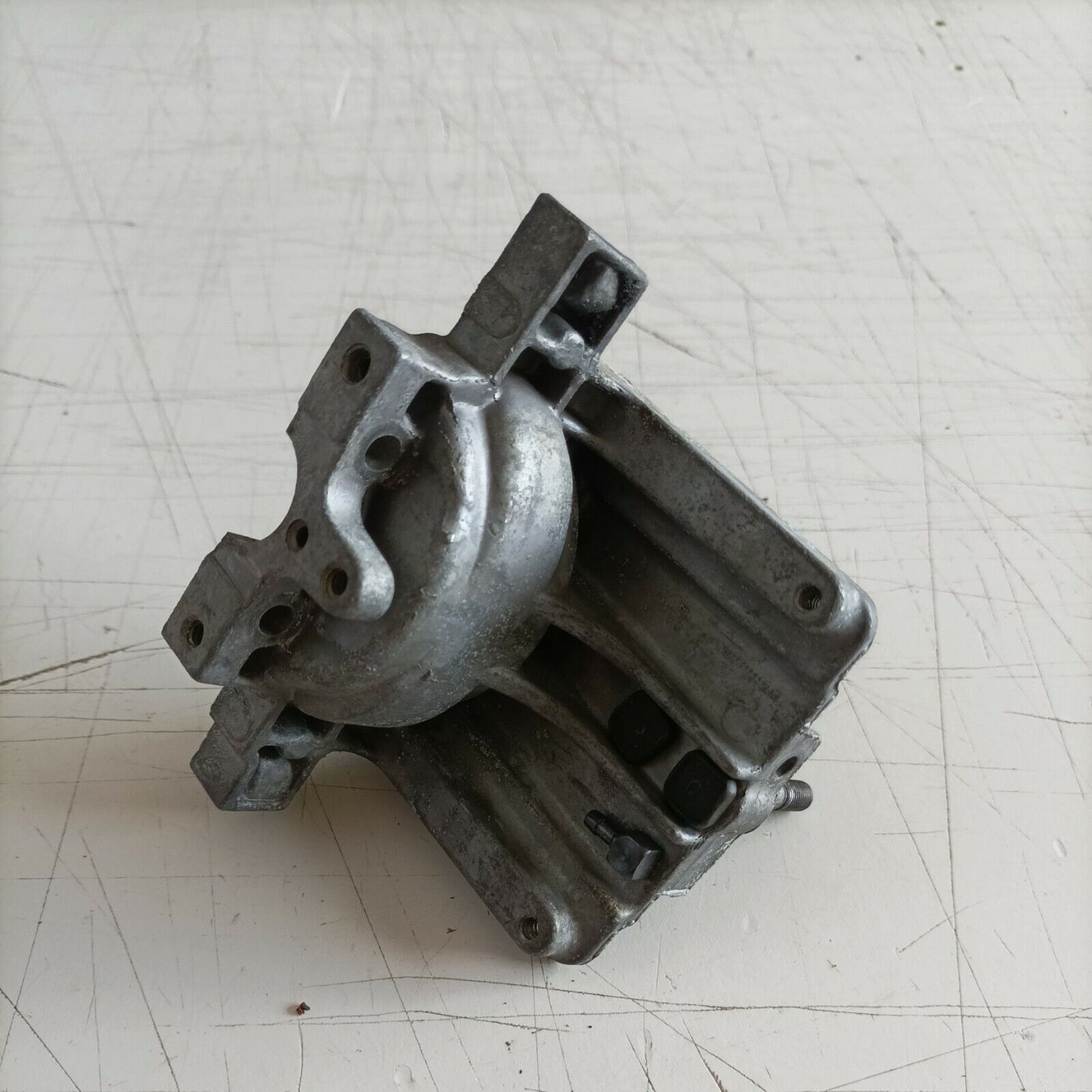 basamento CILINDRO CON PRIGIONIERI PER MOTOSEGA MCCULLOCH MACCAT 839 usato