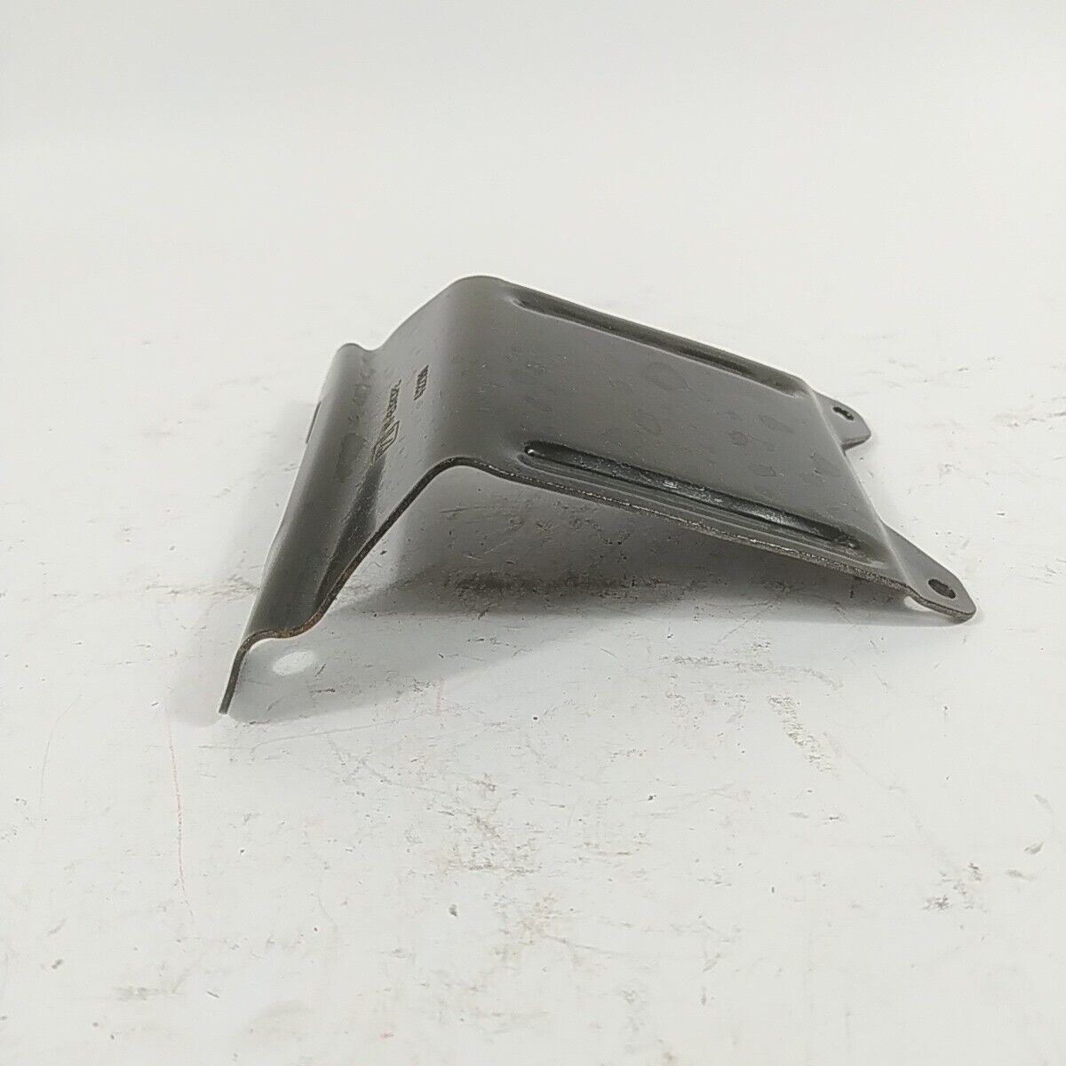 ricambio STAFFA SERBATOIO BENZINA Per motosega ALPINA PROF 70 usato cod. 4122180