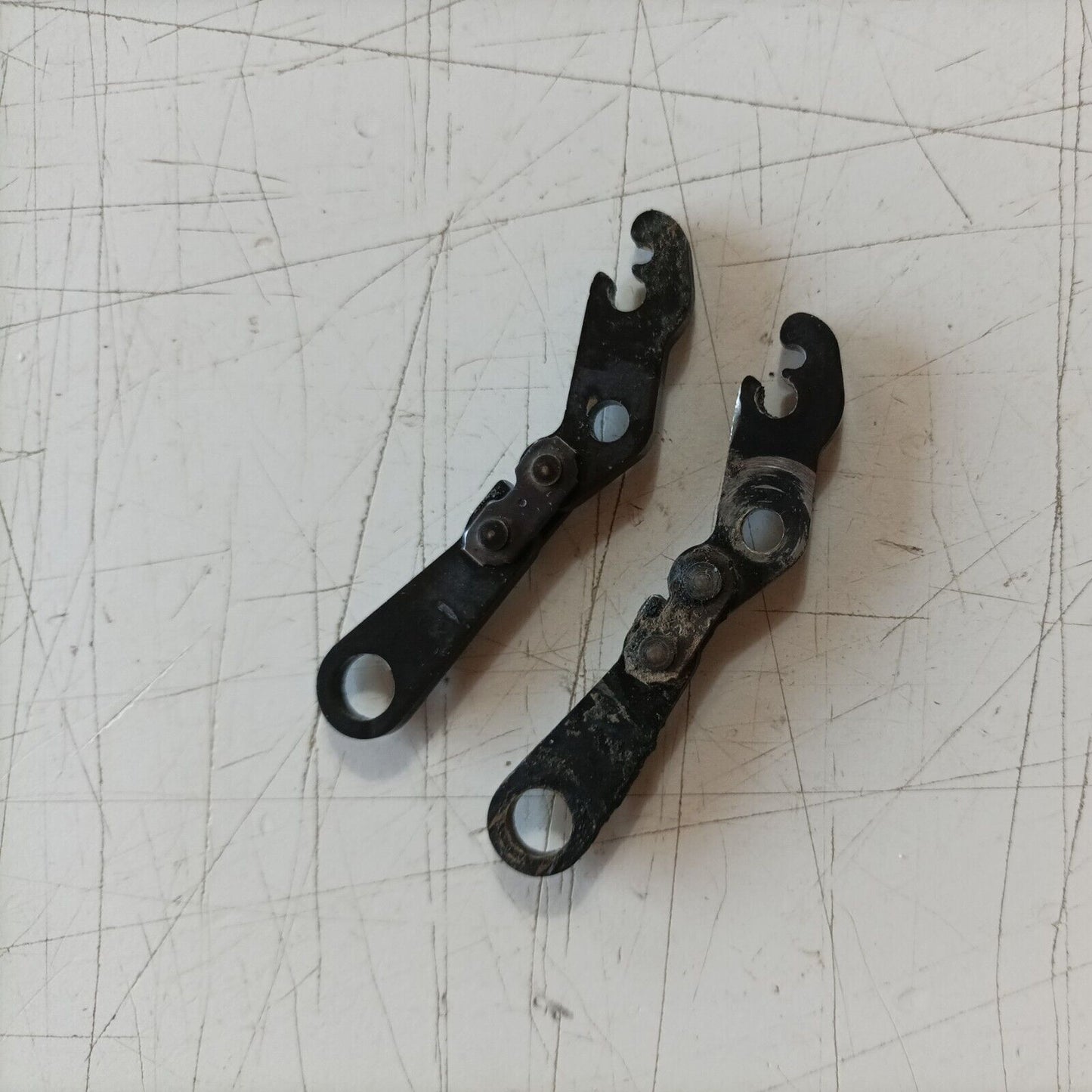 FRENO CATENA protezione BLOCCO PER MOTOSEGA EMAK OLEOMAC 940 940C ricambi usati