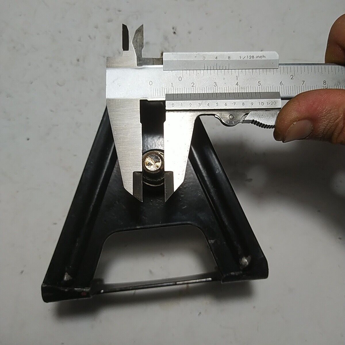 Ricambio STAFFA MOTORE A ZAINO Usato per decespugliatore Mcculloch ELITE 3800