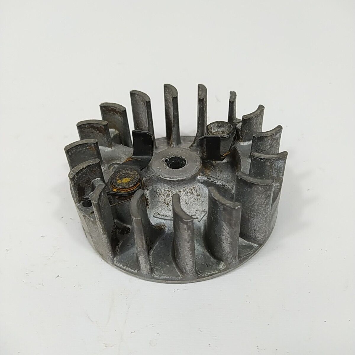 ricambi usati VOLANO MAGNETICO DI ACCENSIONE ORIGINALE per motosega CASTOR 438 