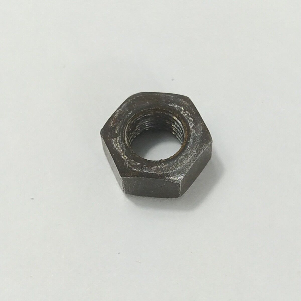 Ricambi DECESPUGLIATORE HUSQVARNA 39 R usati DADO bullone VOLANO DI ACCENSIONE