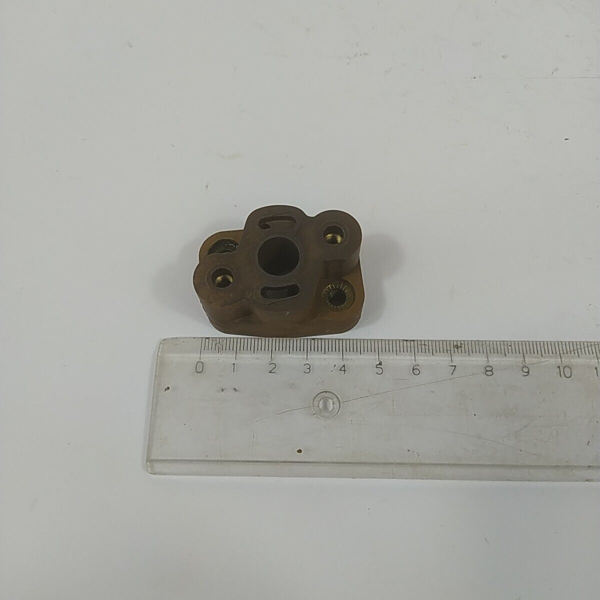 Ricambio per decespugliatore EFCO 8250 FLANGIA COLLETTORE CARBURATORE usato