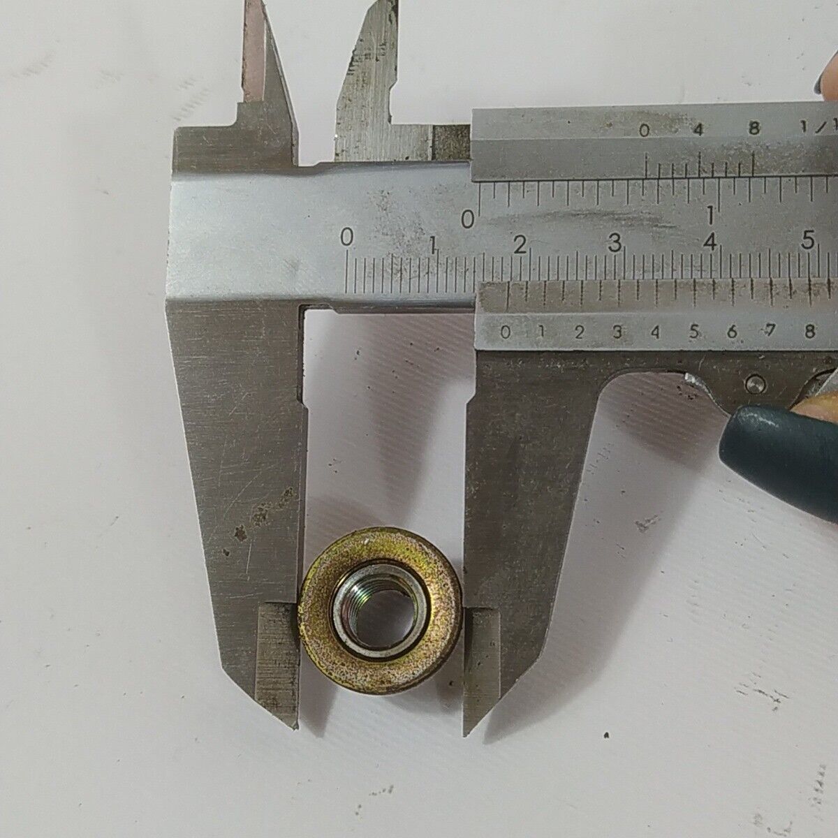 Ricambio DADO E FERMO VOLANO Albero motore usato per decespugliatore ZENOAH G43L