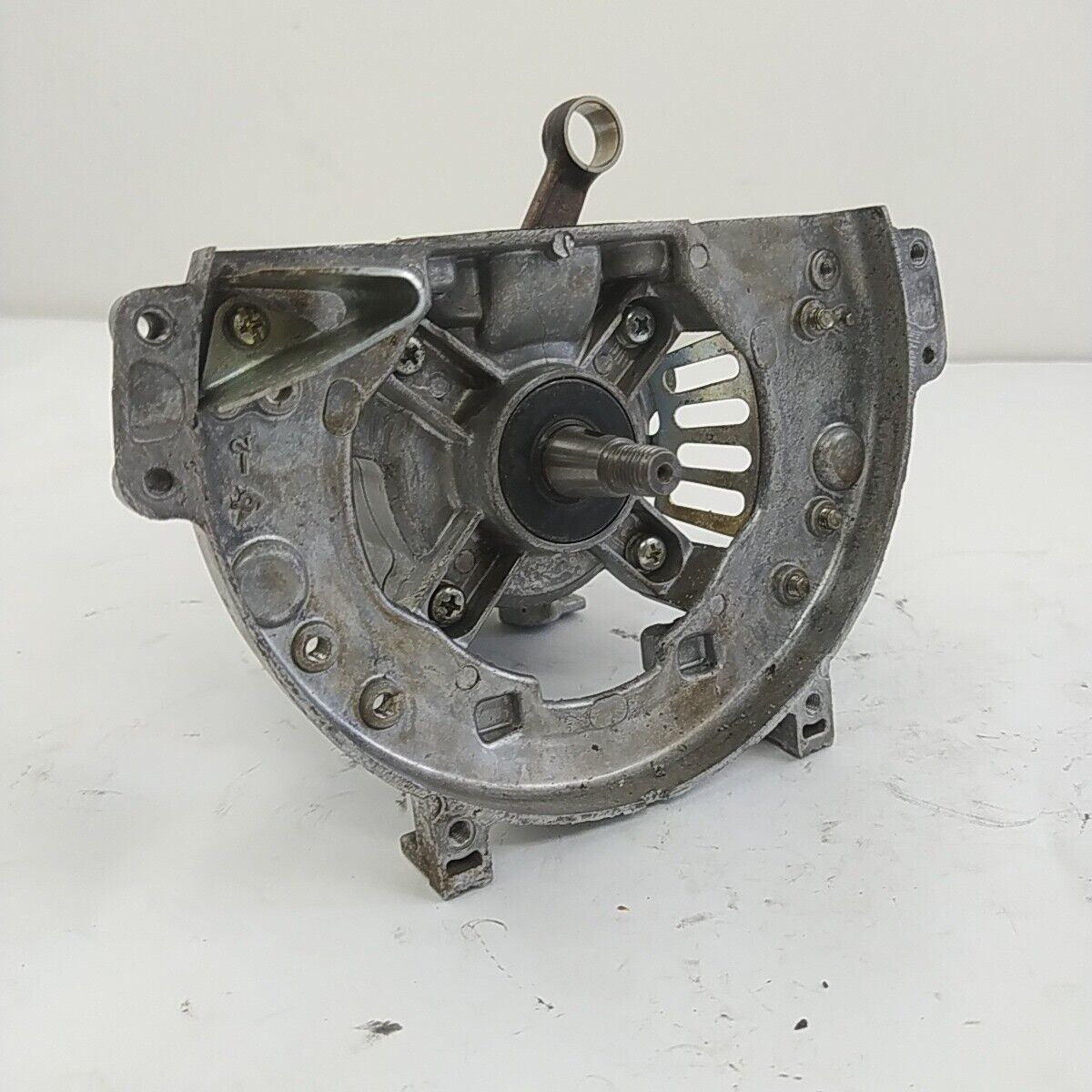 Ricambio CARTER BASAMENTO CILINDRO usato per decespugliatore KAWASAKI TD 40