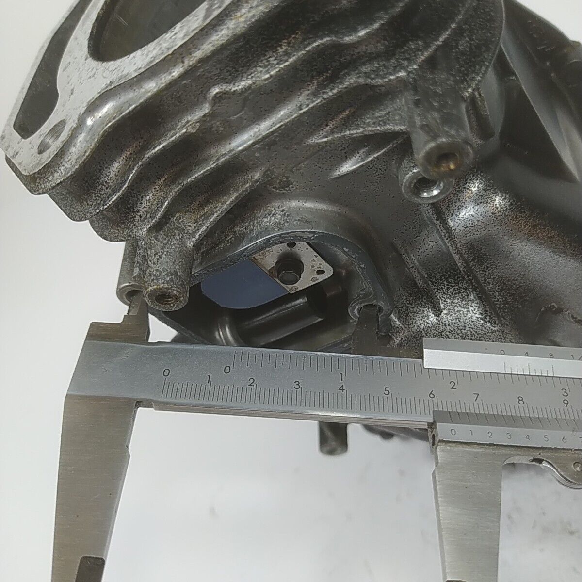 Ricambio CILINDRO CARTER MOTORE per tosaerba Briggs & Stratton 675 EXi usato