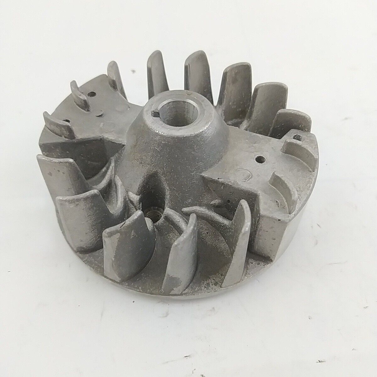 Ricambio VOLANO di accensione usato per decespugliatore MITSUBISHI TL 52 42