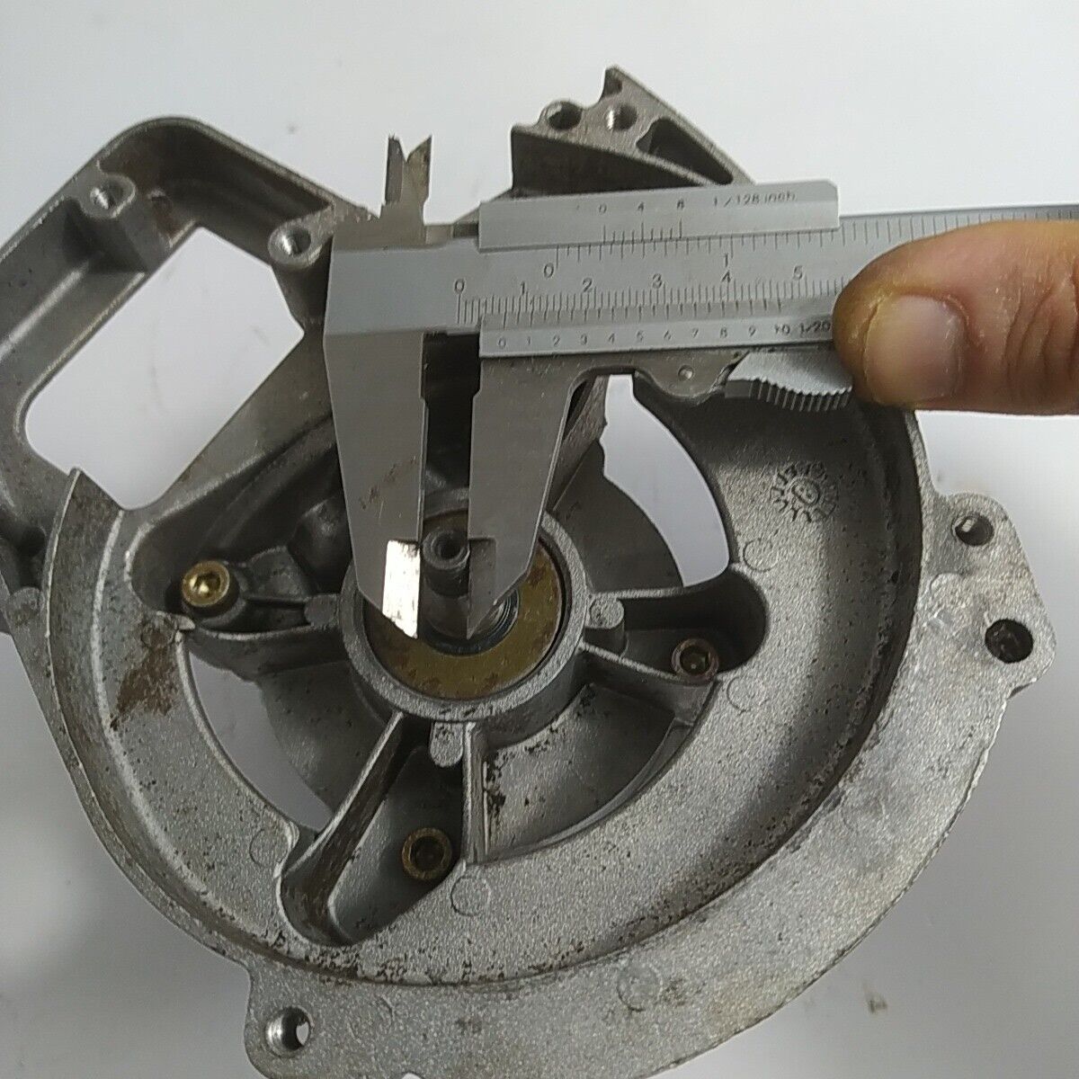 Ricambio BASAMENTO E ALBERO MOTORE Usato decespugliatore Mcculloch ELITE 3000