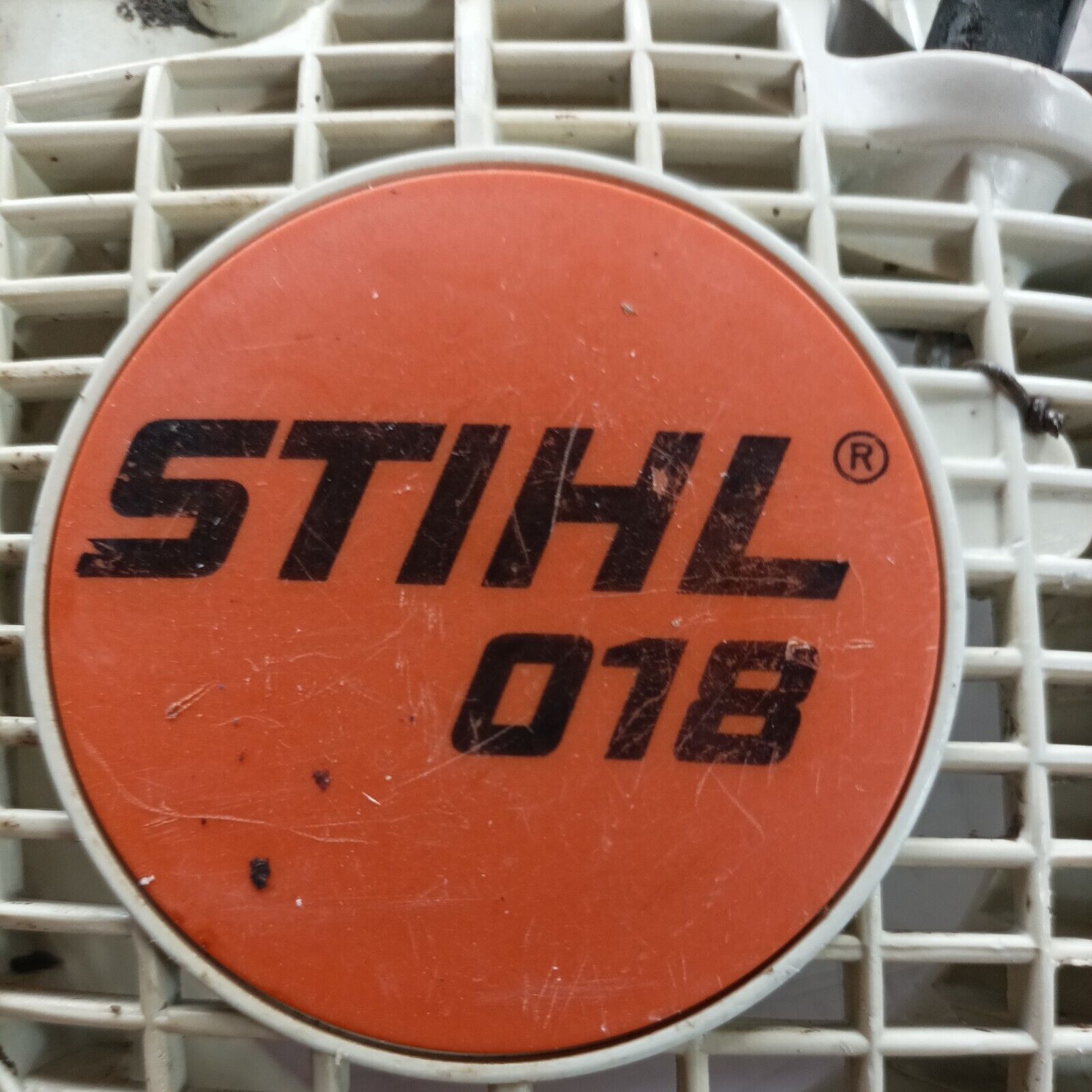 REGISTRO TENDI TENSIONATORE CATENA PER MOTOSEGA STIHL 018 / MS 170 180 017 usato