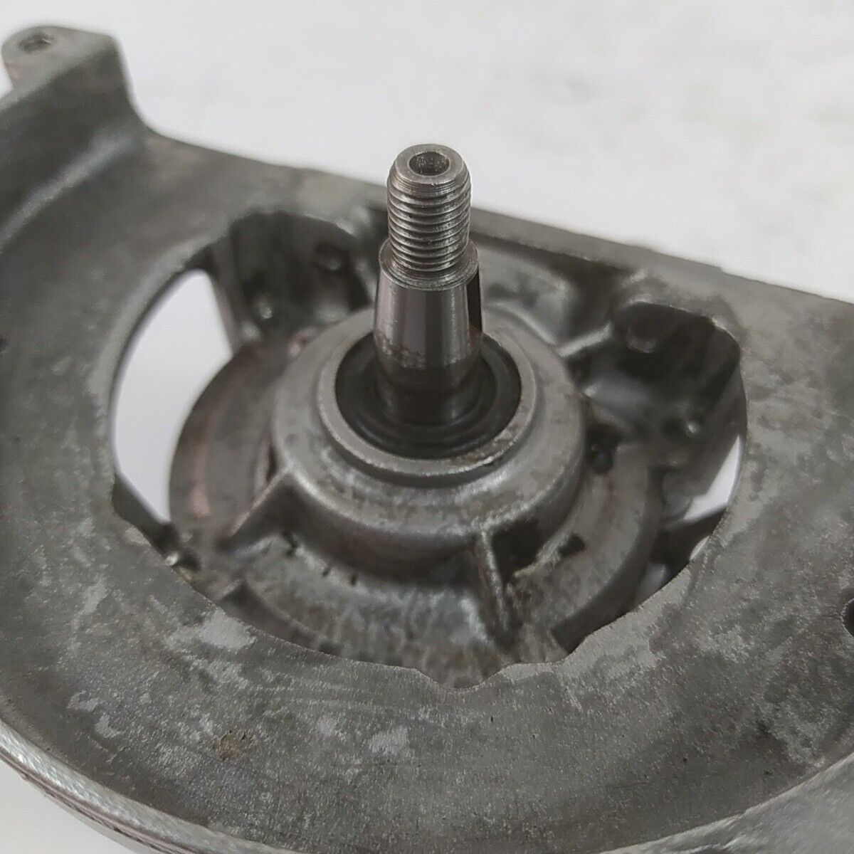 ricambio BASAMENTO CILINDRO ALBERO MOTORE usato decespugliatore KAWASAKI TD 33