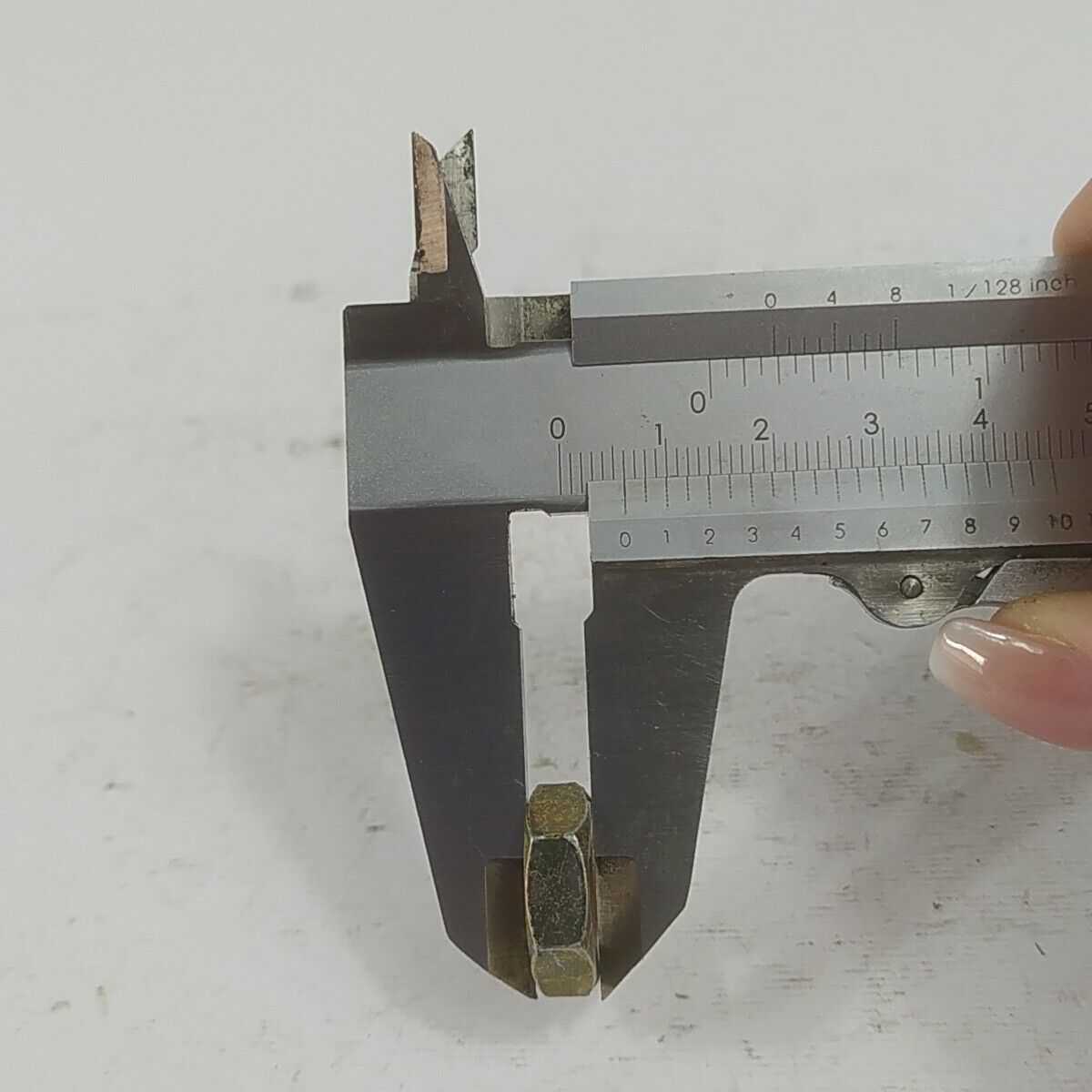 Ricambio per decespugliatore ECHO RM - 380 DADO BULLONE LATO VOLANO MOTORE usato