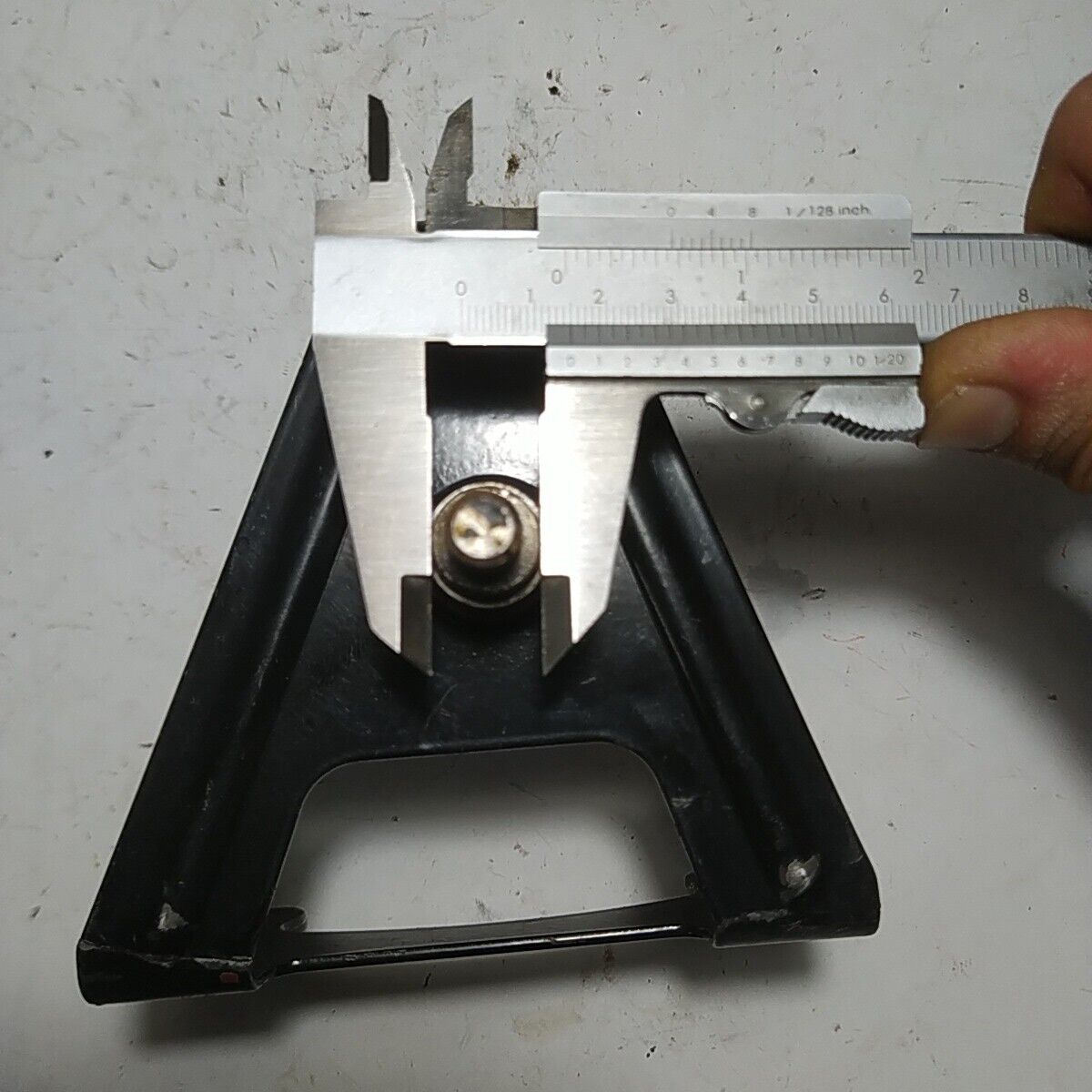 Ricambio STAFFA MOTORE A ZAINO Usato per decespugliatore Mcculloch ELITE 3800